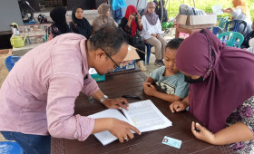Probebaya bidang Pemberdayaan POKMAS 3 Penyerahan Bantuan Peralatan Sekolah